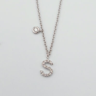 NECKLACE LETTERS WHITE 01